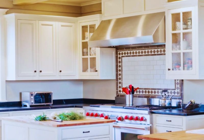 Noise Levels and Efficiency: Evaluating Cooker Hood Performance